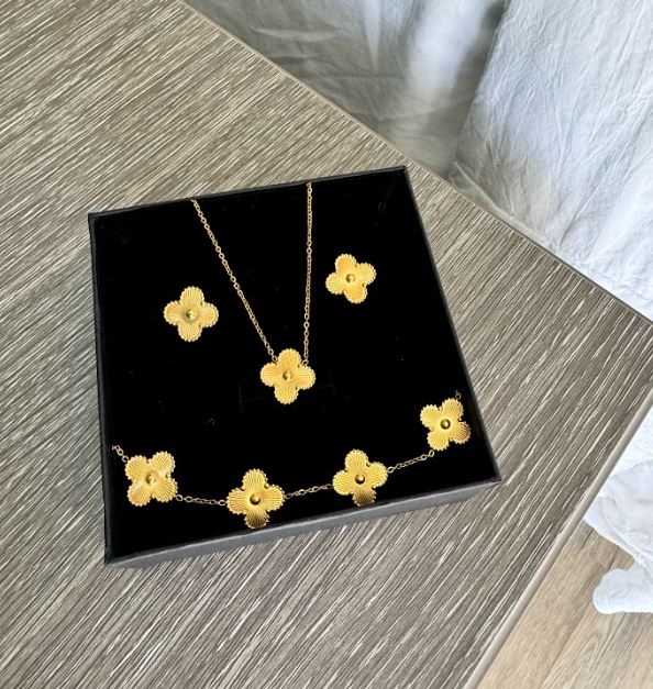 Neiras | 3 Pieces Set Fashion Flower Stylish Necklace, Bracelet With Earring